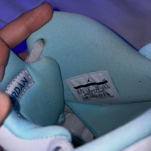 These are the air Jordan son of mars platinum and I don’t wear them - Picture 4 of 4